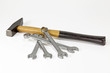 Foto: Hammer und Schraubenschlüssel Hammer und Schraubenschlüssel