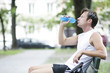 Foto: Sportler macht Pause Sportler macht Pause