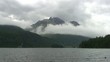 Ziehende Wolken, Berggipfel am See, Engadin (Schweiz) Zeitraffer