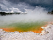 Foto: Champagne Pool at Wai-O-Tapu geothermal area in New Zealand Champagne Pool at Wai-O-Tapu geothermal area in New Zealand