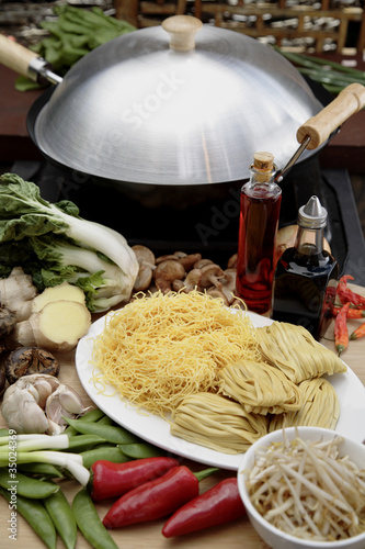 Foto: "Wok, noodles and vegetables" "Wok, noodles and vegetables"