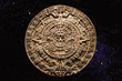 Foto: Aztec calendar stone carving in space Aztec calendar stone carving in space