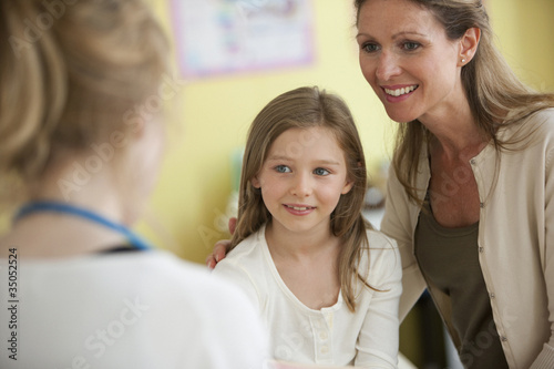 Photo: Mother and daughter with doctor in doctor's office Mother and daughter with doctor in doctor's office