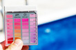 Chlorgehalt und PH-Wert Prüfung in Pool Wasser