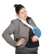 Foto: fat businesswoman in grey suit with broken hand, series fat businesswoman in grey suit with broken hand, series