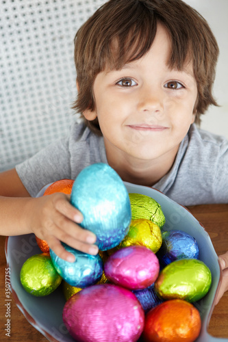 Foto: Child with Easter eggs Child with Easter eggs