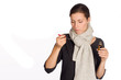 Junge Frau mit Hustensaft Junge Frau mit Hustensaft