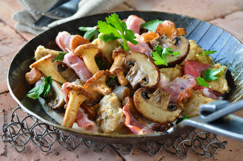 Foto: Deftige Pilzpfanne mit Speck Deftige Pilzpfanne mit Speck