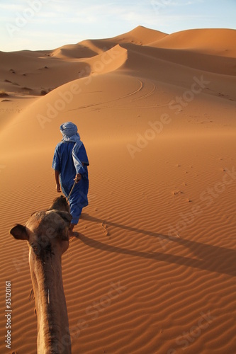 Foto: Karawane und Tuareg Karawane und Tuareg