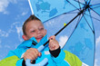 Kind mit Regenschirm