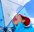Kind mit Regenschirm