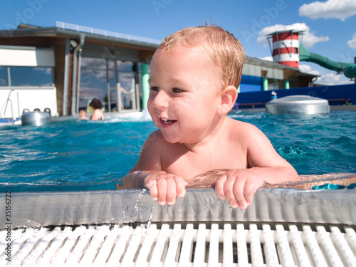 Photo: Baby im Freibad Baby im Freibad
