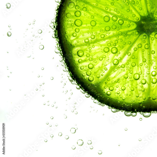 Photo: lime slice in water lime slice in water