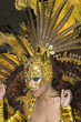 Mujer joven y guapa vestida de carnaval