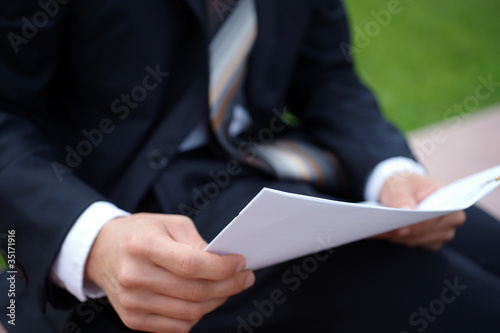 Photo: Unterlage lesen Unterlage lesen
