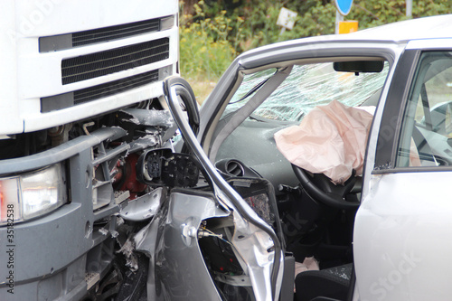 Photo: incidente frontale incidente frontale
