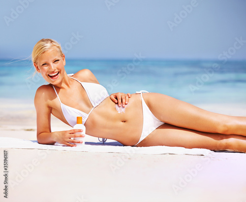 Foto: Taking sunbath Taking sunbath
