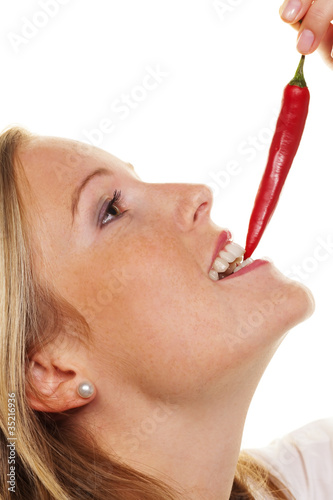 Photo: junge Frau mit Chilli junge Frau mit Chilli