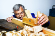 Photo: Tischler mit Hobel Tischler mit Hobel