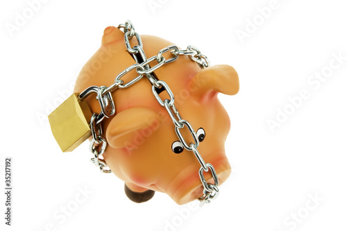 Photo: Sparschwein mit Kette und Schloß gesichert Sparschwein mit Kette und Schloß gesichert