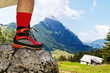 Wanderschuhe bei Wanderung in den Bergen
