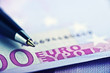 Foto: pen on the money pen on the money