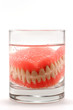 dentiera nel bicchiere dentiera nel bicchiere