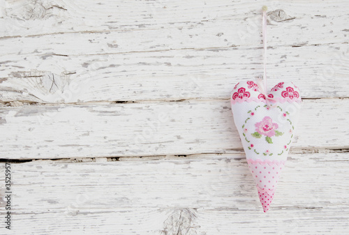 Photo: Rosarotes Herz mit Rose Rosarotes Herz mit Rose