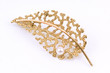 broche en forme de feuille