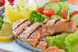 Frischer Lachs vom Grill mit Beilagen