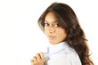 retrato de chica hermosa en fondo blanco aislado retrato de chica hermosa en fondo blanco aislado