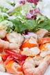 cangrejo, gambas y lechuga