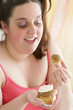 Femme - Addiction au sucre et gâteaux