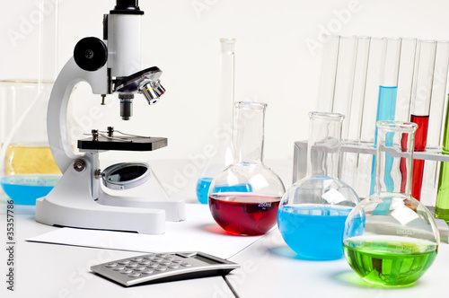 Foto: flasks, microscope, calculator, workplace flasks, microscope, calculator, workplace