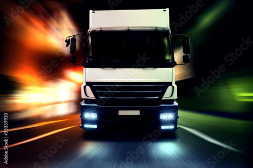 Foto: Truck at Night Truck at Night