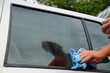 Pulizia vetro auto