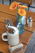 Foto: Tischgedeck in einem Cafe Restaurant Tischgedeck in einem Cafe Restaurant
