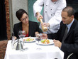 Pareja en un restaurante.