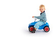 Photo: Kleinkind fährt mit dem Bobby Car Kleinkind fährt mit dem Bobby Car