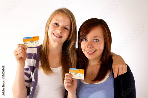 Foto: 0711 organspendeausweis zwei teenager 0711 organspendeausweis zwei teenager