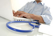 Foto: médecin généraliste ordinateur médecin généraliste ordinateur