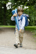 Kleiner Junge bei der Einschulung