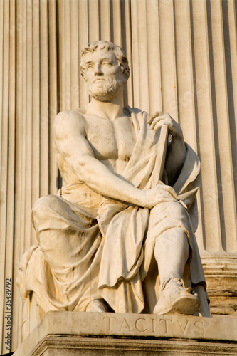 Photo: Vienna - Rome historian Taciuts statue - parliament Vienna - Rome historian Taciuts statue - parliament