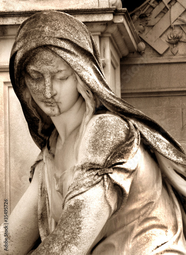 Foto: Detail einer Statue, Zentralfriedhof, Wien Detail einer Statue, Zentralfriedhof, Wien
