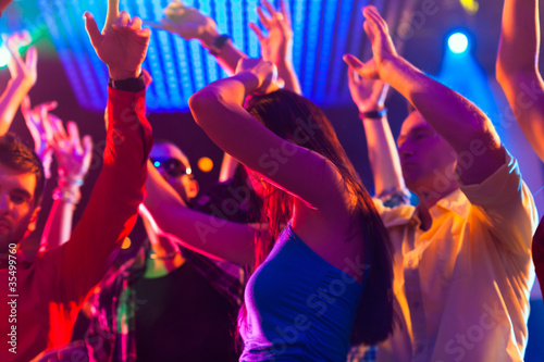 Photo: Leute bei Party in Disco oder Club Leute bei Party in Disco oder Club