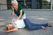 Seniorin ruft Rettungsdienst