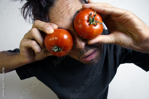 Photo: Clown mit Tomaten vor den Augen Clown mit Tomaten vor den Augen