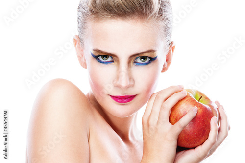 Foto: beautiful naked woman holding apple beautiful naked woman holding apple