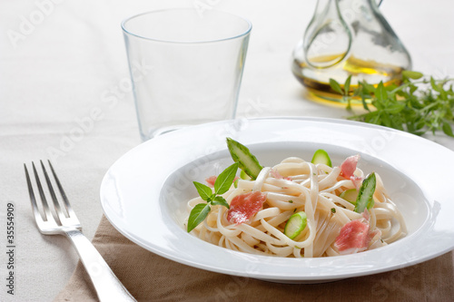 Photo: Tagliatelle with asparagus, ham and fresh basil Tagliatelle with asparagus, ham and fresh basil