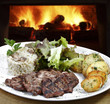 Carne de vaca com salada e arroz Carne de vaca com salada e arroz